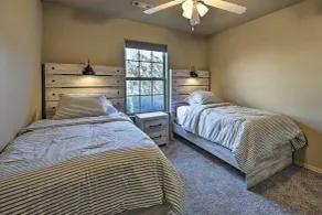 Elegant Vacation Rental w/ Private Yard! - Værelse