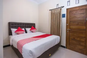 Al Abror Homestay Mandala Krida Mitra RedDoorz - Room