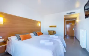 Hotel & Diving Les Illes - Værelse