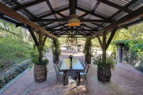 Spacious Courtyard & Spanish Charm: Silverado Home - Intérieur