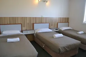 Hobart Tower Motel - Room