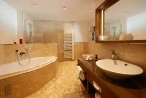 Boutique Hotel Herzhof - Garni-Appartements - Adults Only - Badeværelse
