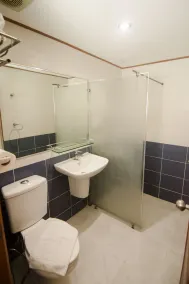 DG Grami Hotel - Bathroom