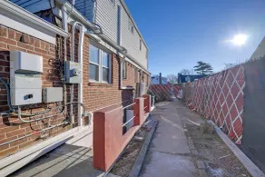 Lovely Elmont Apartment - Walk to Bus Stop! - Interior
