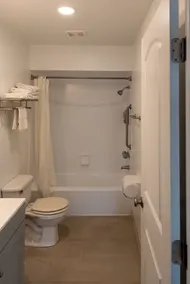 Valley Trail Inn - Bathroom