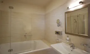 Barokk Hotel Promenád - Bathroom