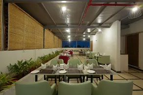 Grand Continent Malleshwaram A Sarovar Portico Affiliate Hotel - Restaurant