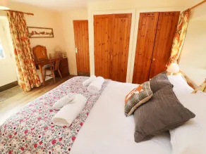 Tregoninny Vineyard and Woodland Farmhouse - Habitación