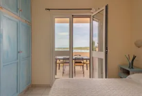 Perfectly positioned Baia de Bahas Residence one Bedroom sleeps 4- num0884 - Rum