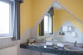 Hotel Stadt Püttlingen - Bathroom