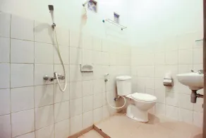 Reddoorz Syariah near Wijilan Yogyakarta - Badezimmer