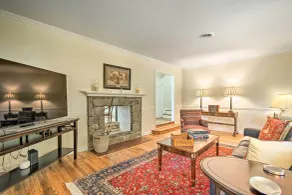 Near Philly & PGA Champ! Inviting Home w/ Yard - Interior