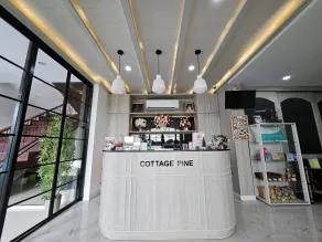 CottagePine Rayong Resort&Cafe - Rezeption