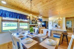 Near Table Rock Lake: Family Home w/ Deck & Views - Interiør