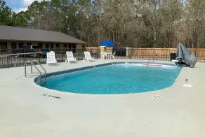 Days Inn by Wyndham Lake City I-10 - Piscine