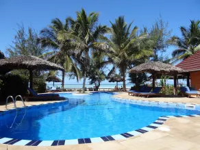 Mnarani Beach Cottages - Pool