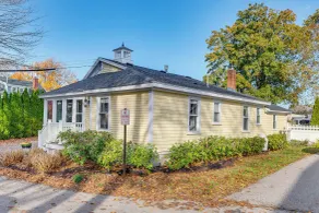< 1 Mi to Beach! Kennebunk Cottage w/ Yard - Innvendig