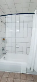 Oceanside Inn & Suites, a Days Inn by Wyndham - Salle de bain
