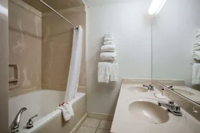 Super 8 by Wyndham Washington - Badeværelse
