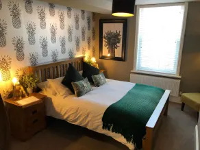 The Wheatsheaf Pub, Kitchen & Rooms - Quarto