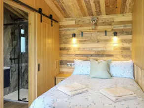 Hen's Hideaway - Room