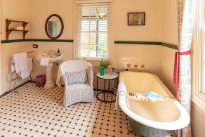 ARCADIA - The Barn Cottage & Rosehill Cottage - Bathroom