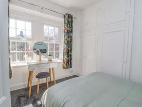 4 Pulmans Place - Room