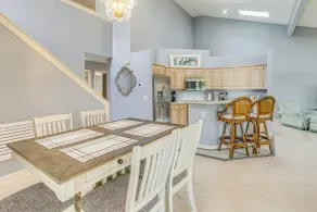 Marina & Pool: Roomy Golf-view Home in Southport - Innenbereich