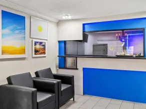 Days Inn by Wyndham Houston East - Hall