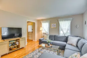 Wakefield Escape: Walk to Downtown & Near Beaches! - Innvendig