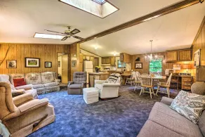Scenic Spring Mills Escape: Swim, Fish, Hike! - Interiör