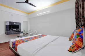 Fabhotel Raj - Chambre