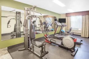 Baymont by Wyndham Holland - Fitness facility