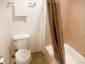 Studio 6-Yukon, OK - Bathroom