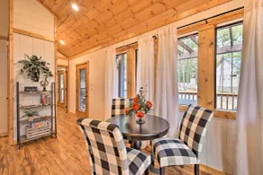 Modern Broken Bow Cabin: Large Deck, BBQ & Pergola - Interiör