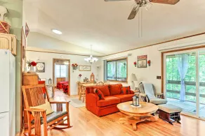 Quaint Murphy Cabin in Serene Wooded Setting! - Innvendig