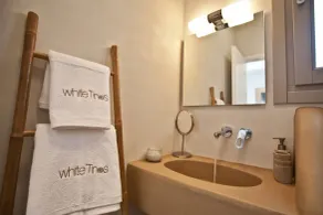 White Tinos Luxury Suites - Salle de bain