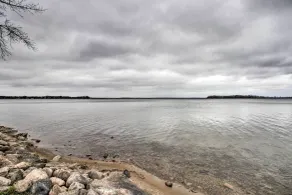 Breezy Point Escape w/ Views, Dock & Fire Pit! - Innvendig