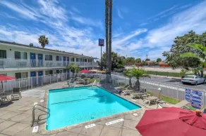 Motel 6-Westminster, CA - South - Long Beach Area - Piscine