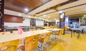 FabHotel Raghumani Palace - Nr Mahakal Mandir - Ristorante