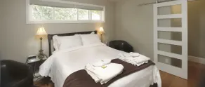 Above the Beach Guest Suites - Værelse