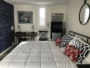 Vineyard Harbor Motel - Room