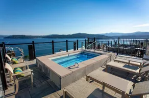 One Lakeside - Pool
