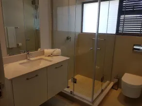 Daisy Place - Bathroom