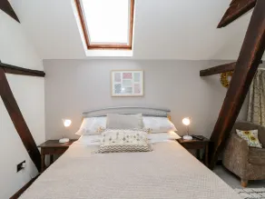 The DunnitManor Farm - Room