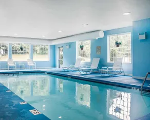 Comfort Inn & Suites - Pool