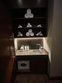 Bahrain Airport Hotel Airside Hotel for Transiting and Departing Passengers only - Baño