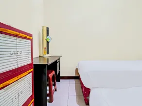 OYO Life 92546 Kost Merah Bojongsoang Syariah - Room