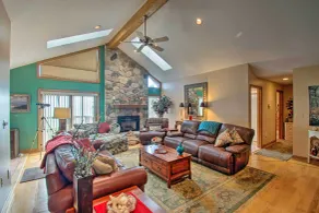 Large Family Home w/ Deck & Yard on Lake Huron - Interiör