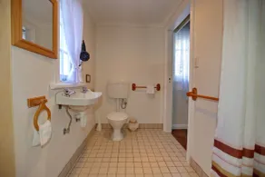 Rosedale Cottages - Bathroom